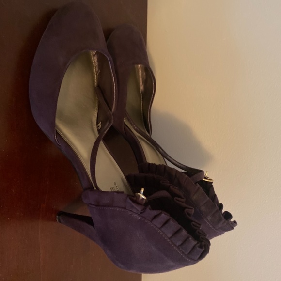 Alfred Sung Suede Purple Heels - Picture 2 of 3